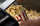 Werbeagentur · Detailaufnahme von der Befüllung einer Popcorntüte.