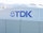 TDK-Lambda – Bild – TDK Logo an der Außenwand des Firmengebäude